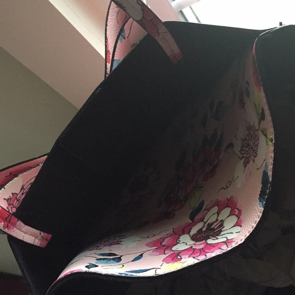 (Betsey Johnson) Full Bloom bow tote - Picture 7 of 8